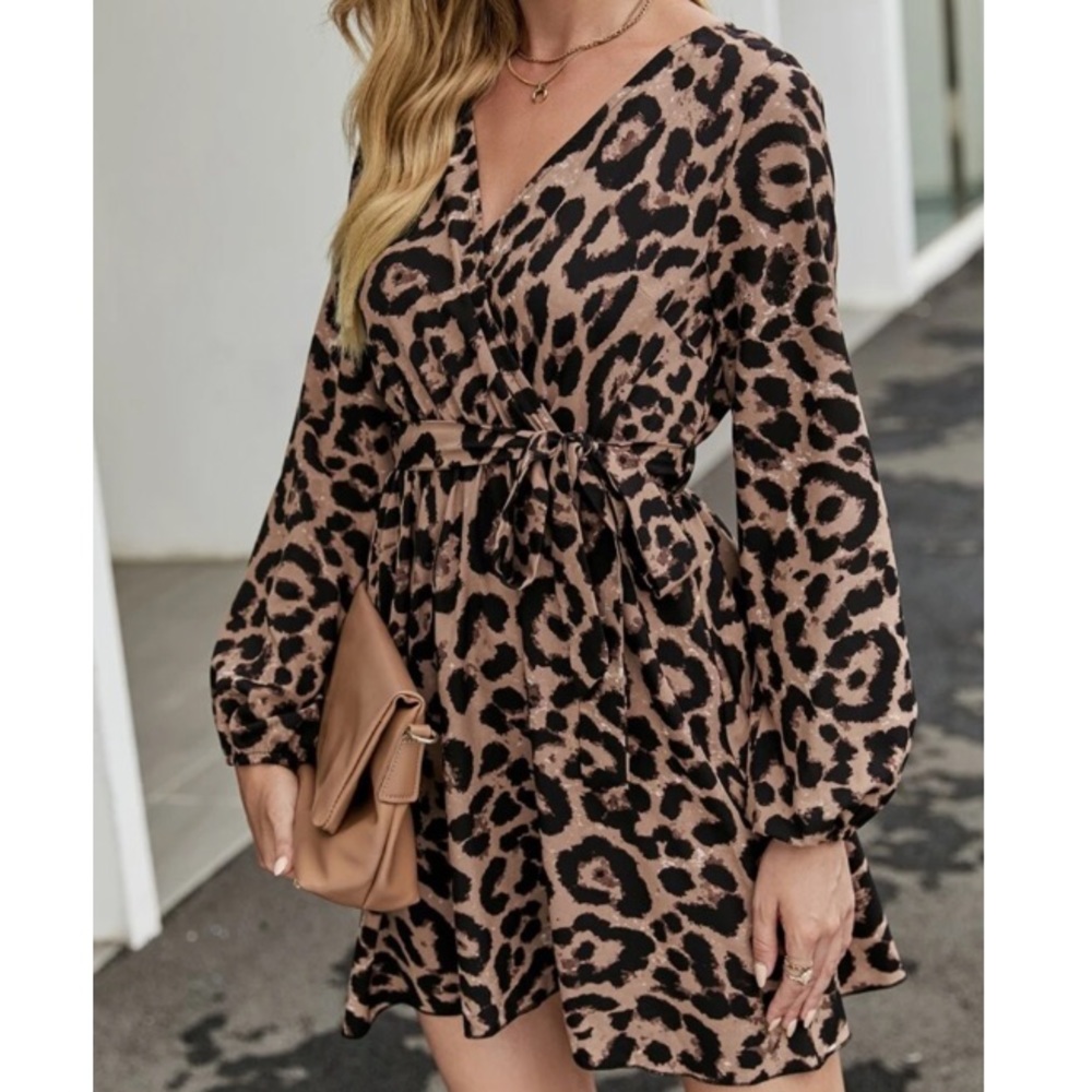 Leopard print lantern sleeve belted dress - Picture 2 of 6
